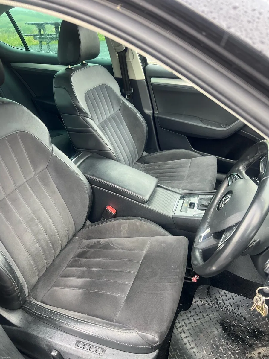 Skoda Superb 2.0 TDI SE - Image 6