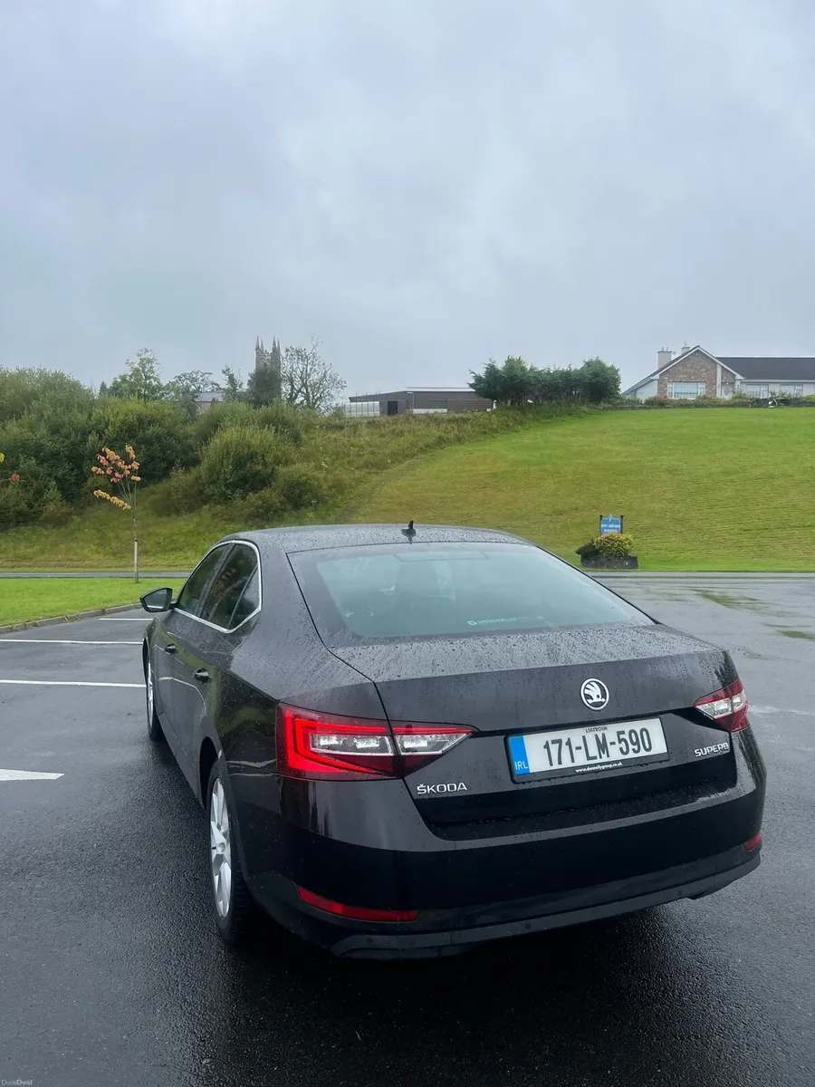 Skoda Superb 2.0 TDI SE - Image 4