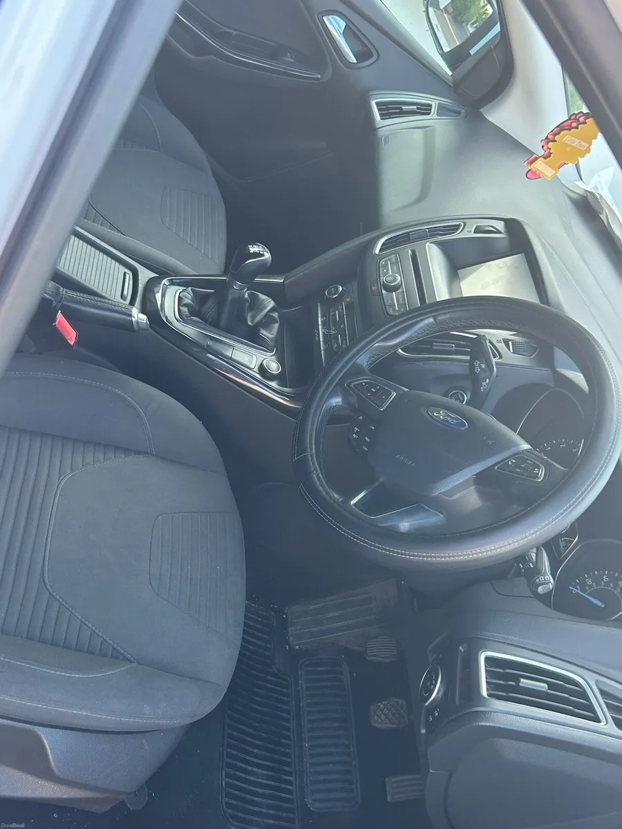 152 Ford Focus 1 litre petrol - Image 3