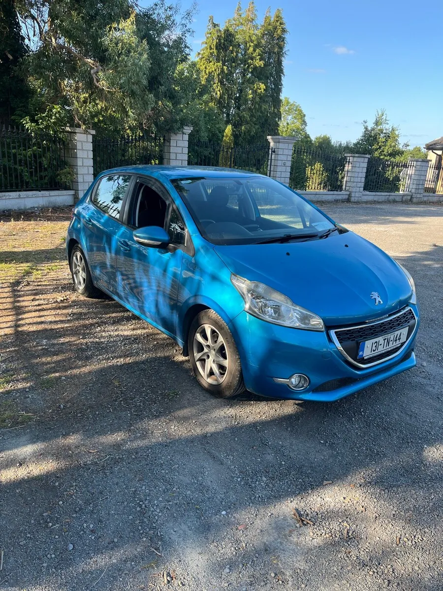 Peugeot 208 - Image 1
