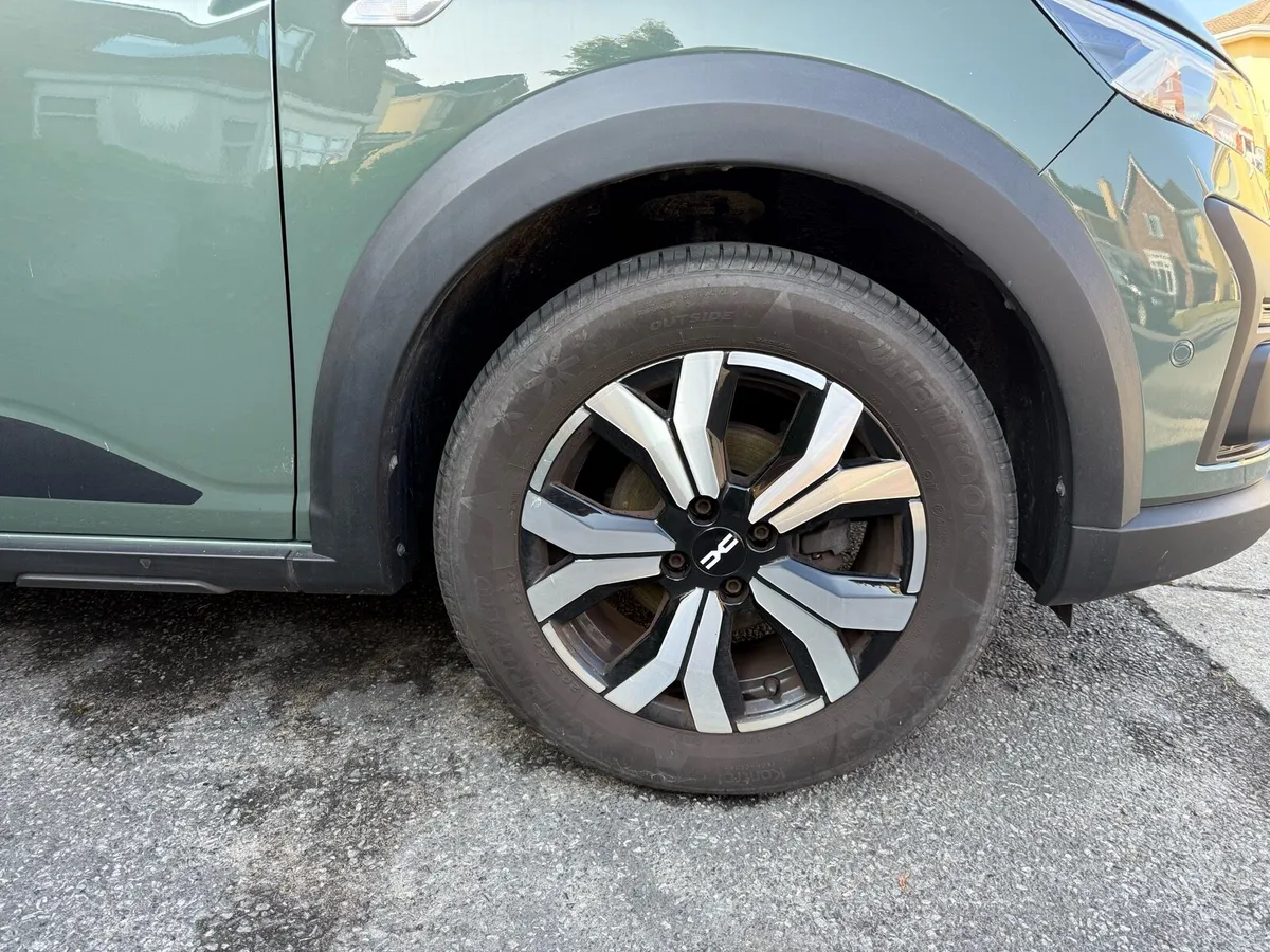 Dacia Sandero Stepway - Automatic/top spec - Image 5