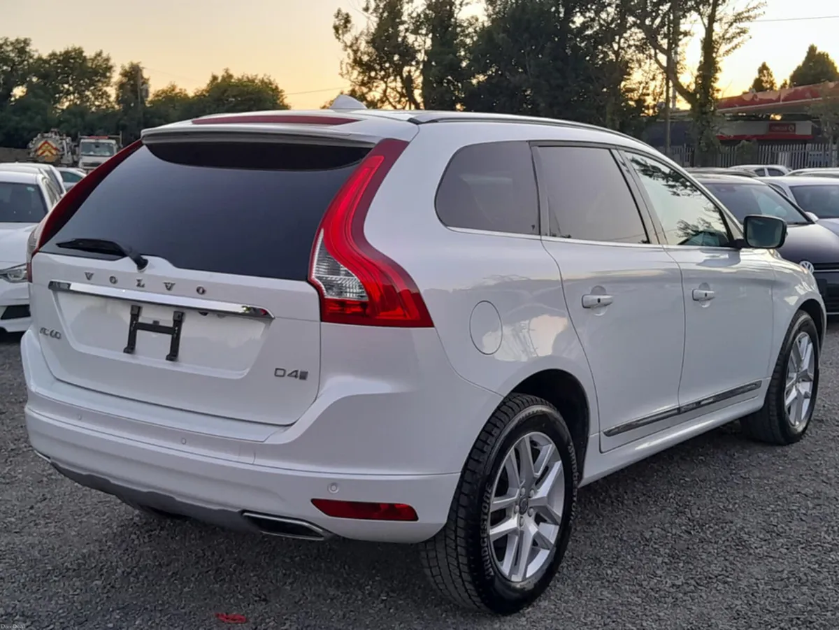 Volvo XC60 D4 CLASSIC - 2.0L Diesel Automatic - Su - Image 4