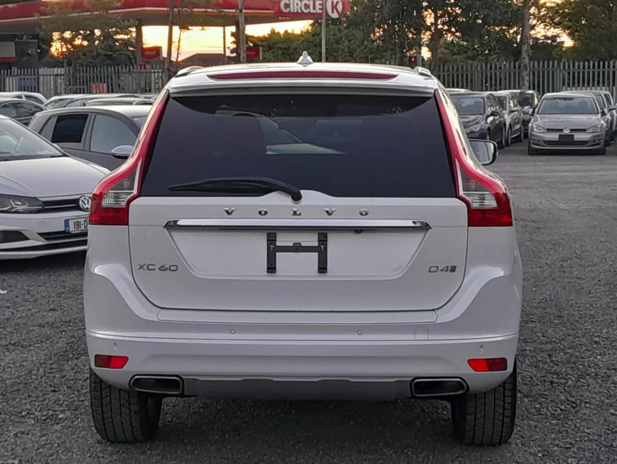 Volvo XC60 D4 CLASSIC - 2.0L Diesel Automatic - Su - Image 6