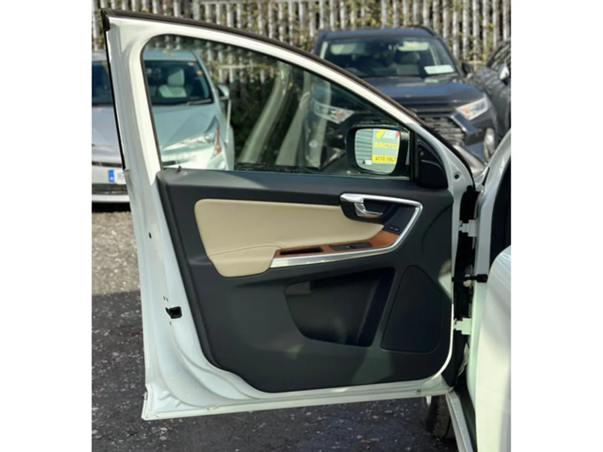 Volvo XC60 2.0L Diesel Automatic Cream Leather Sun - Image 6