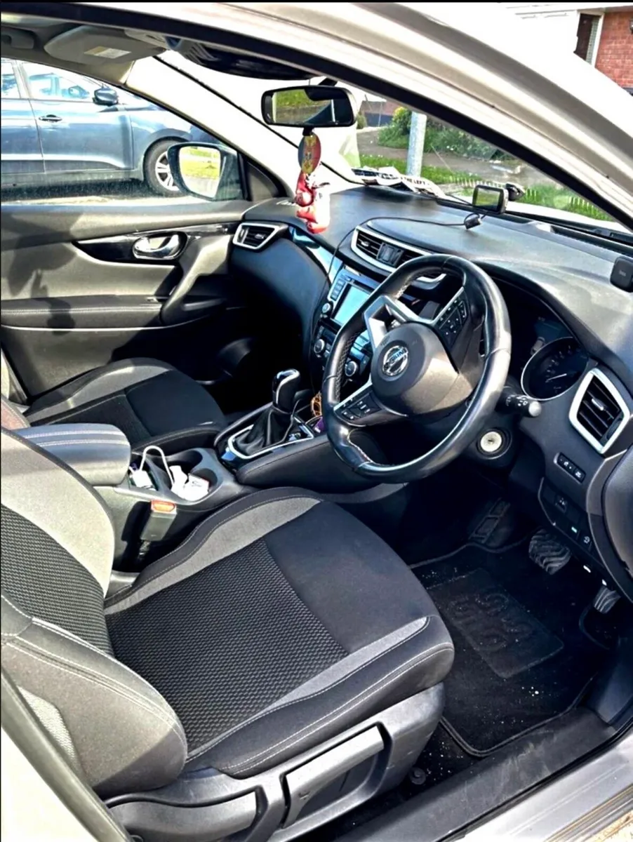 NISSAN QASHQAI  AUTOMATIC 1.5 DIESEL - Image 4