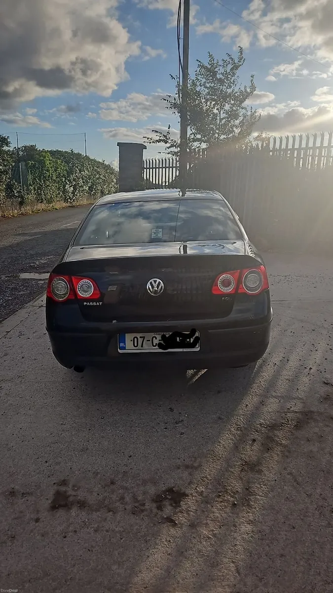 Volkswagen Passat 2007 - Image 2