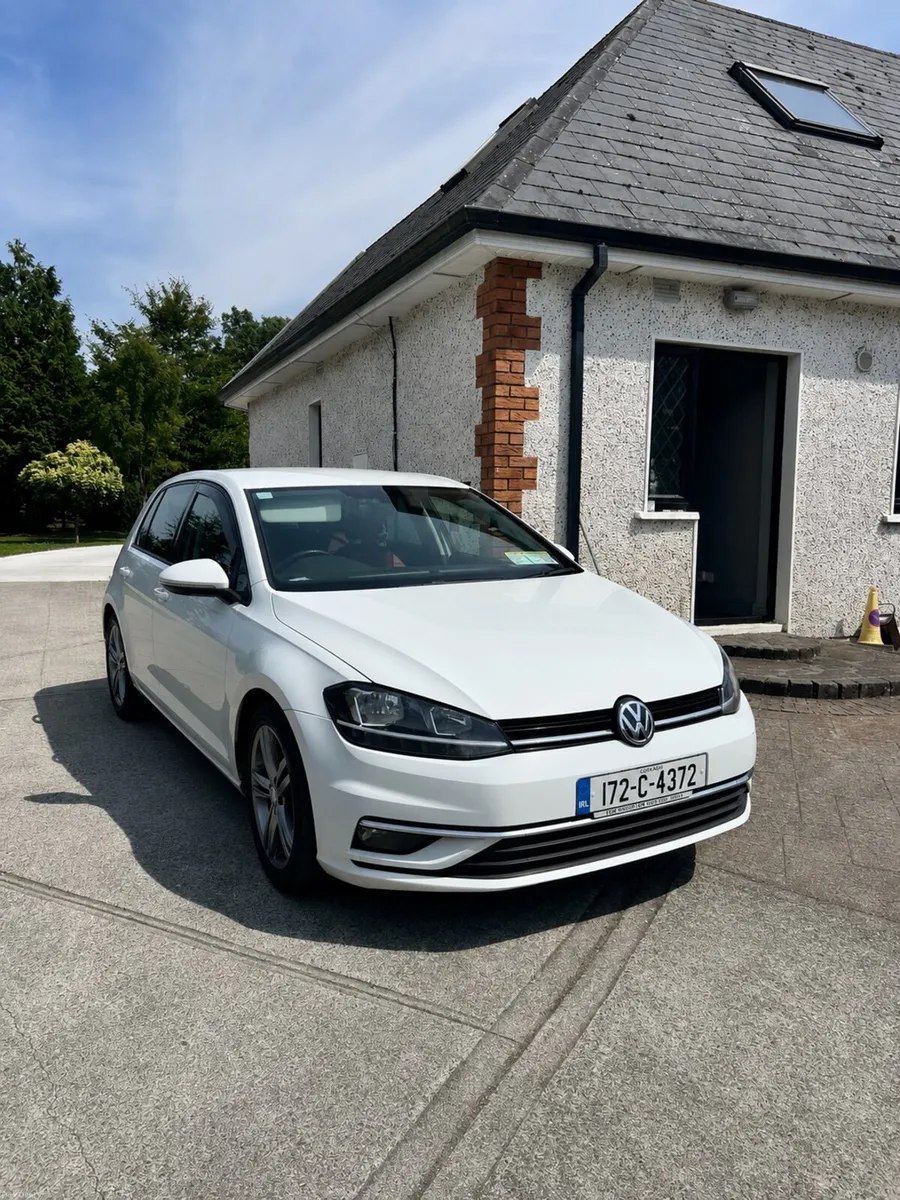 White Highline Volkswagen Golf 2017 - Image 1