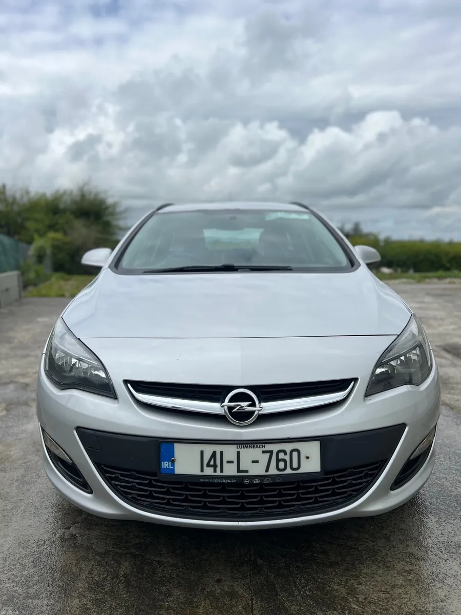 Opel Astra 2014 - Image 2
