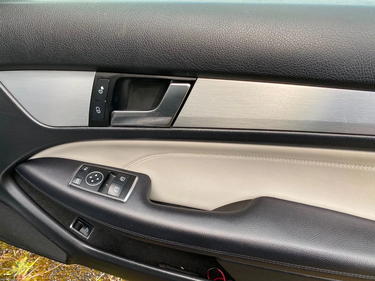 Mercedes-Benz C-Class 2012 - Image 4