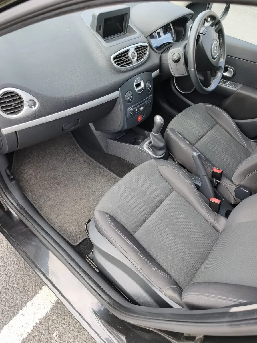 Renault Clio 2011 - Image 6