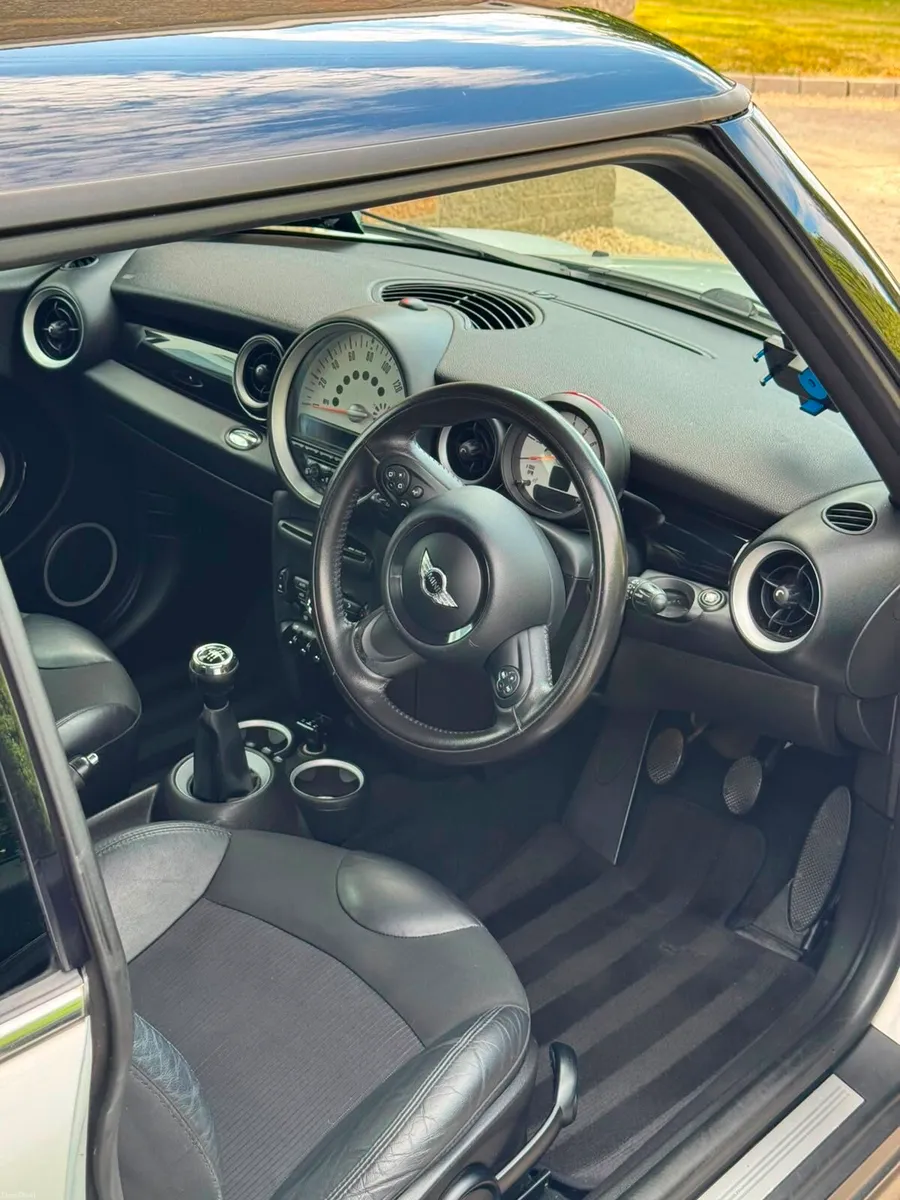 Mini Cooper - Image 2