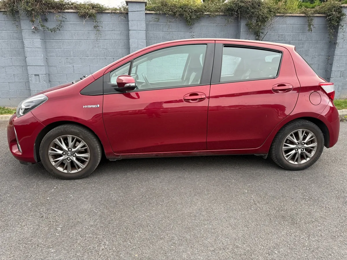Toyota Hybrid Yaris 1.5 Lady owner - Image 2
