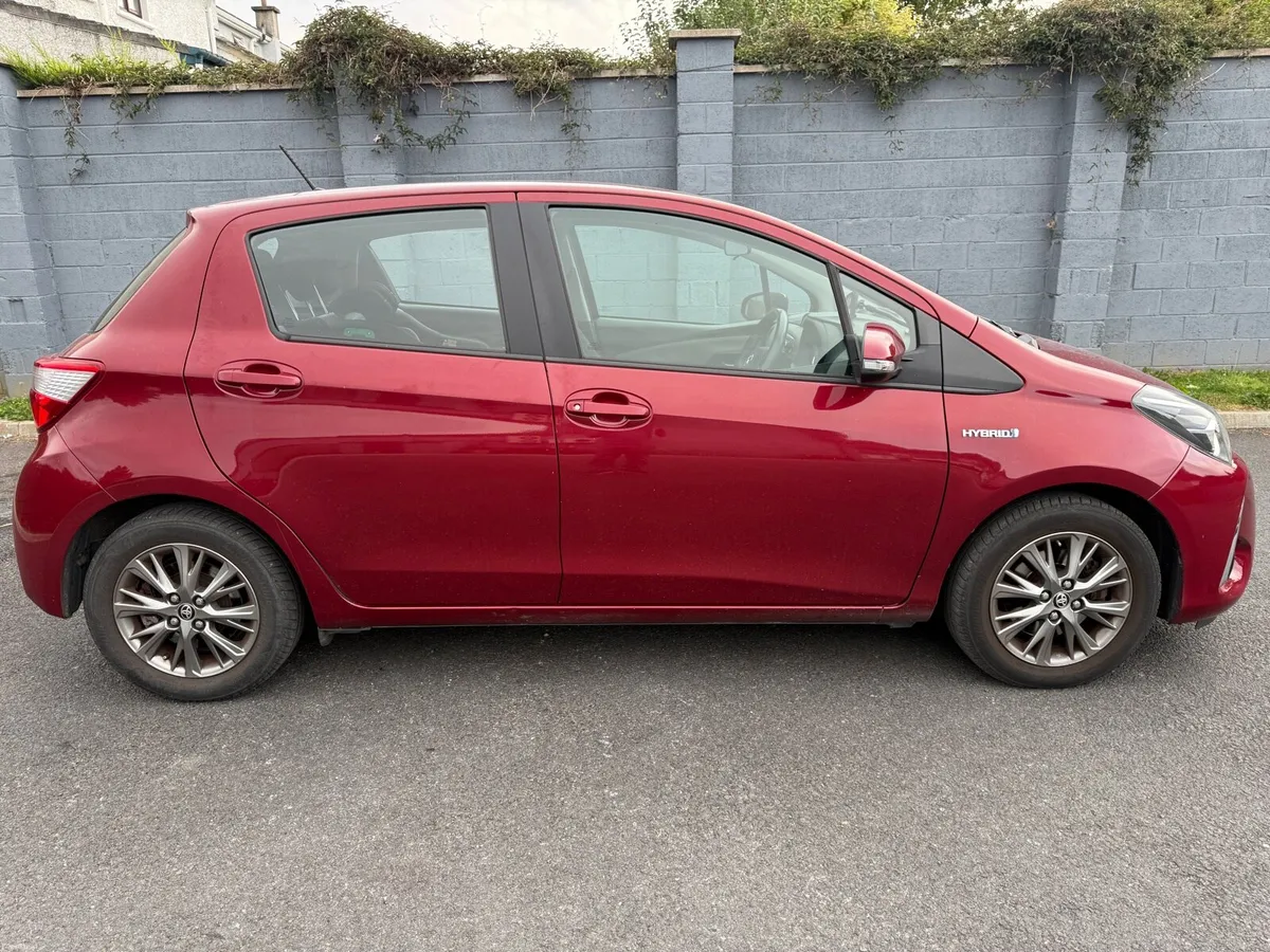 Toyota Hybrid Yaris 1.5 Lady owner - Image 4
