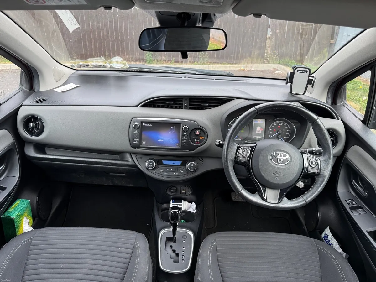 Toyota Hybrid Yaris 1.5 Lady owner - Image 6
