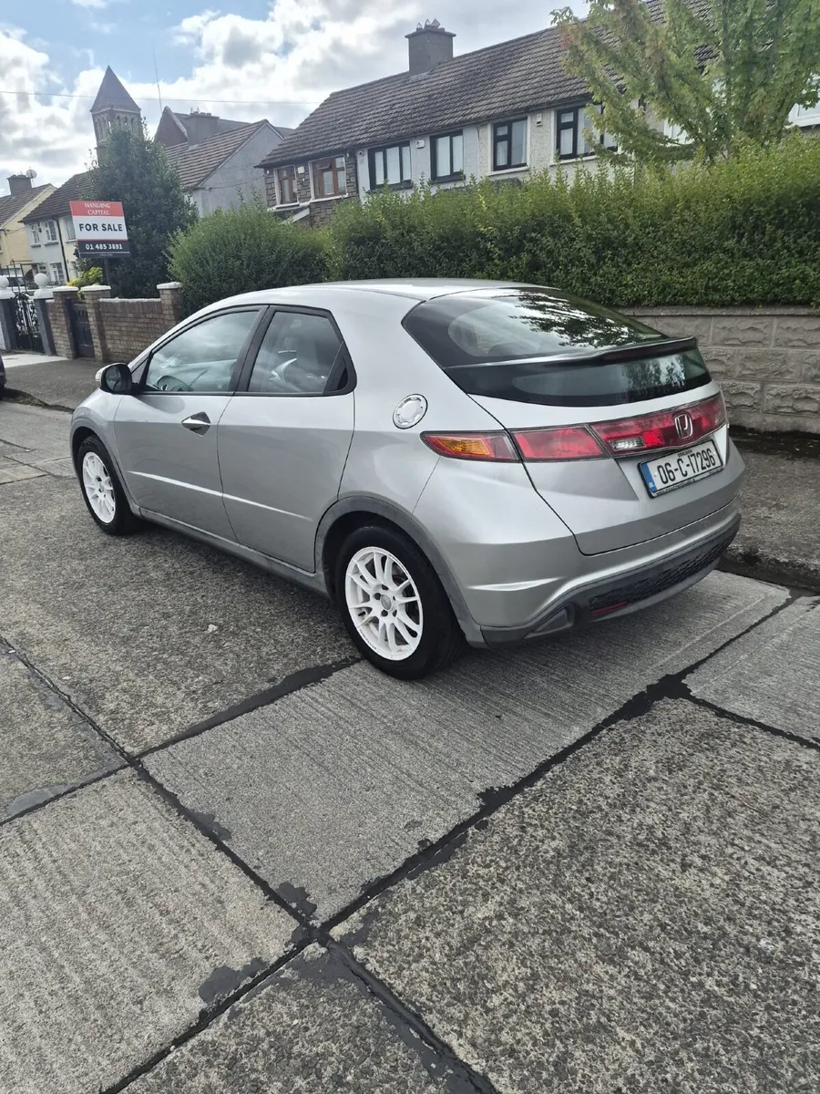Honda Civic 2006 - Image 2