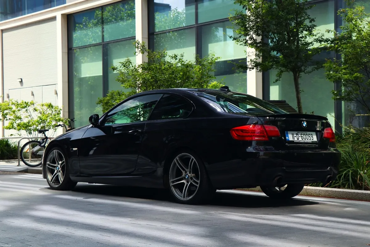 BMW 3-Series 2011 - Image 3