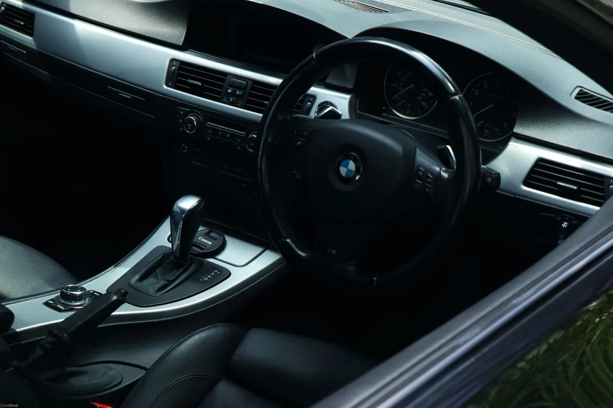 BMW 3-Series 2011 - Image 5