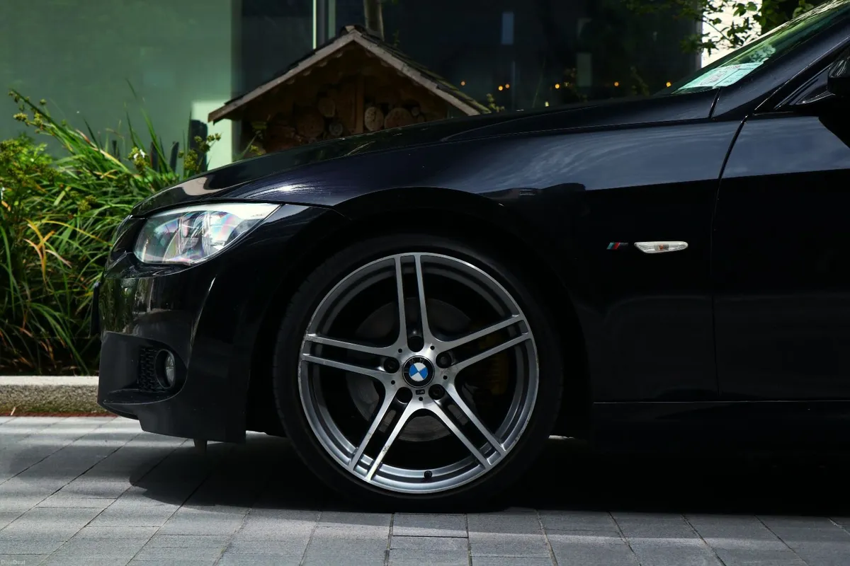 BMW 3-Series 2011 - Image 4