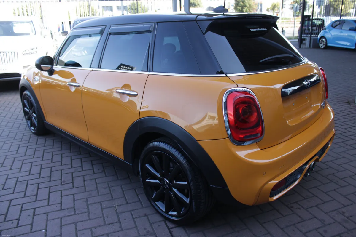 2.0SD COOPER EDITION 5DR HATCHBACK AUTO // AS NEW - Image 6