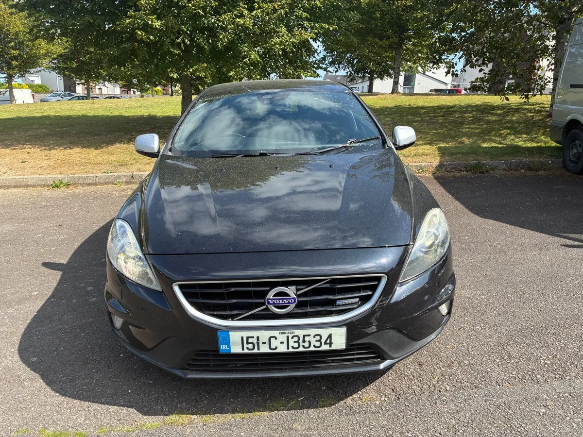 15 VOLVO V40 2.0D4 R-DESIGN - Image 1