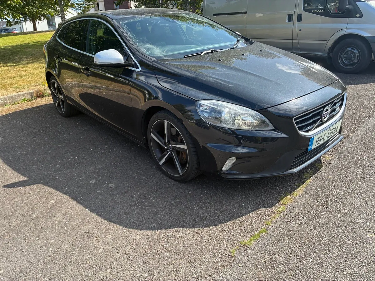 15 VOLVO V40 2.0D4 R-DESIGN - Image 3