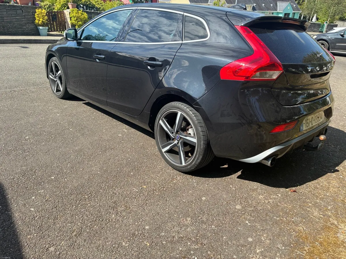 15 VOLVO V40 2.0D4 R-DESIGN - Image 4
