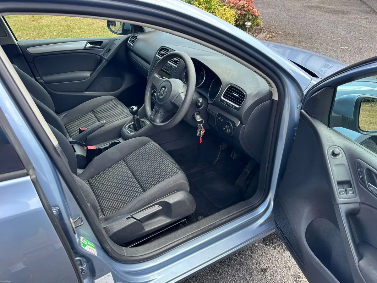 Volkswagen Golf 2010 - Image 4