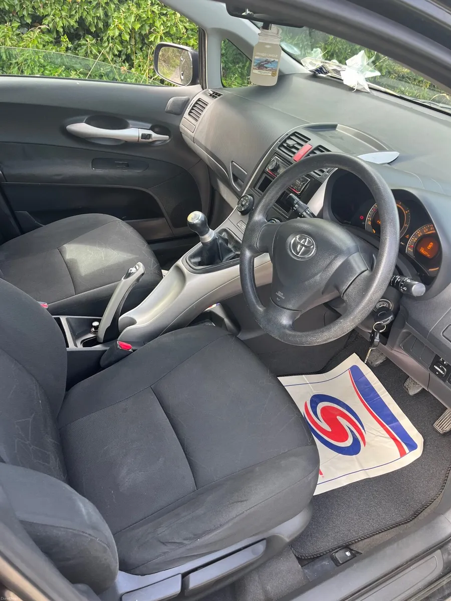 Toyota Auris 2009 - Image 4