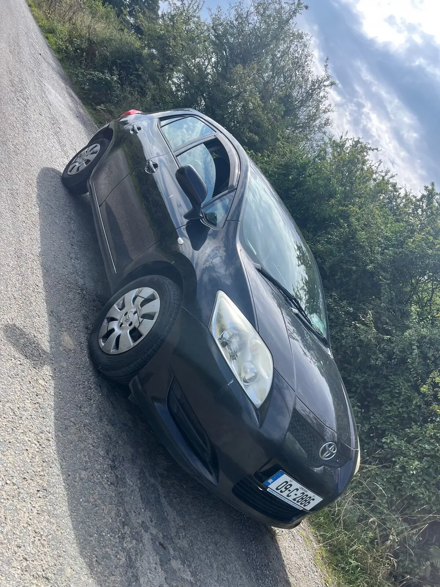 Toyota Auris 2009 - Image 1