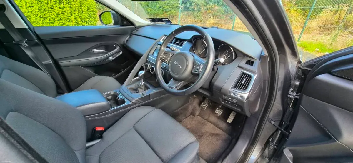 Jaguar E-Pace 2.0D - Image 5