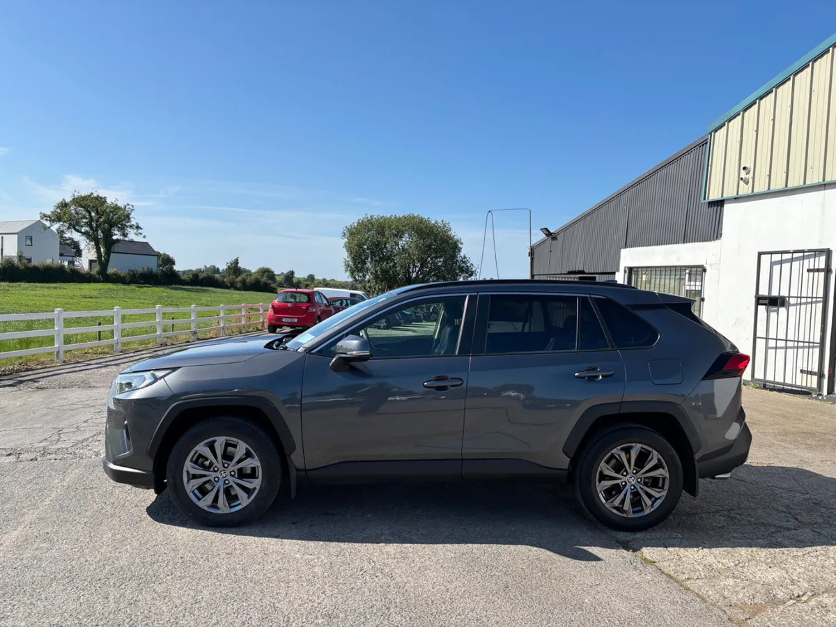 Toyota RAV4 2023 - Image 2