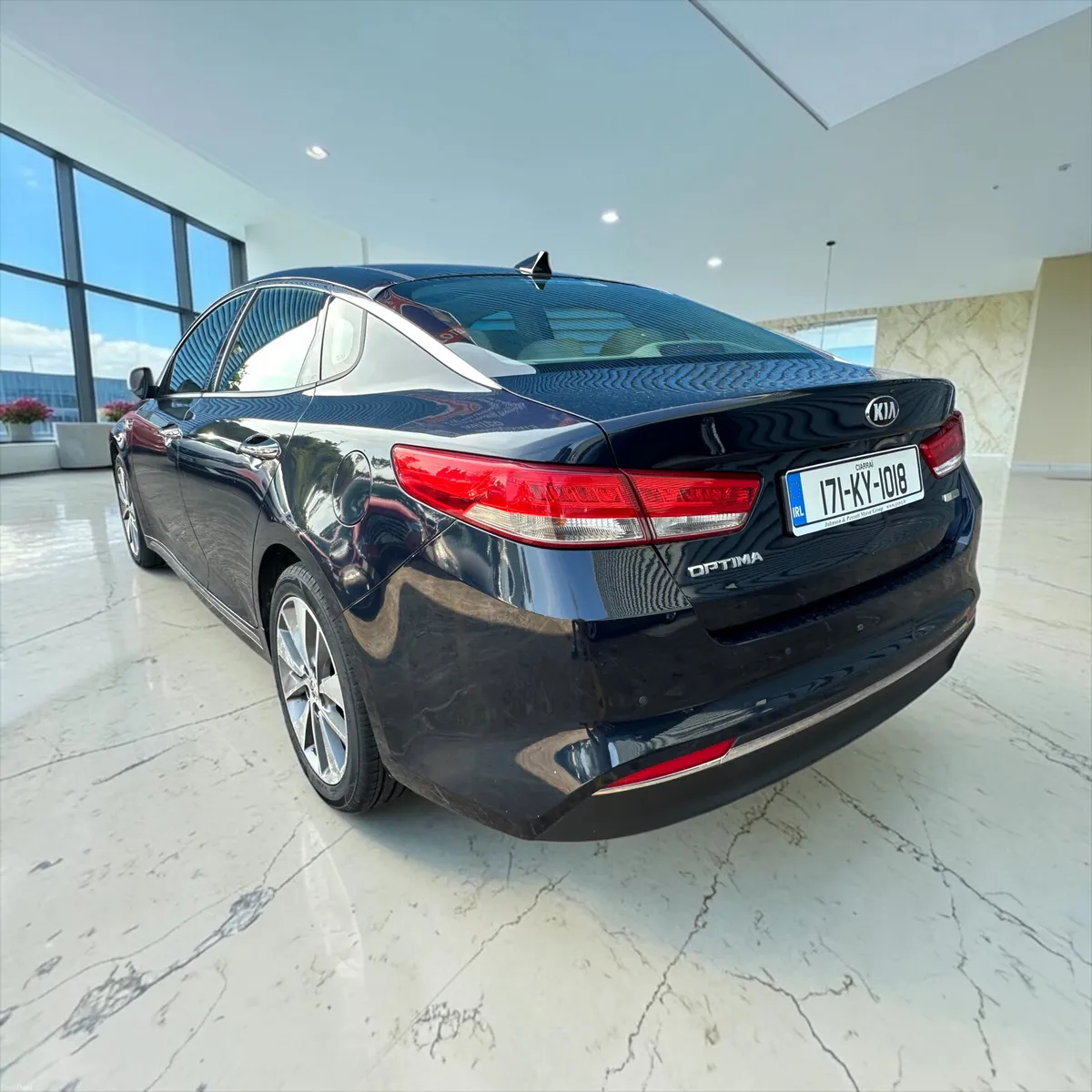 2017 Kia Optima 1.7 D Platinum SR Automatic - Image 2