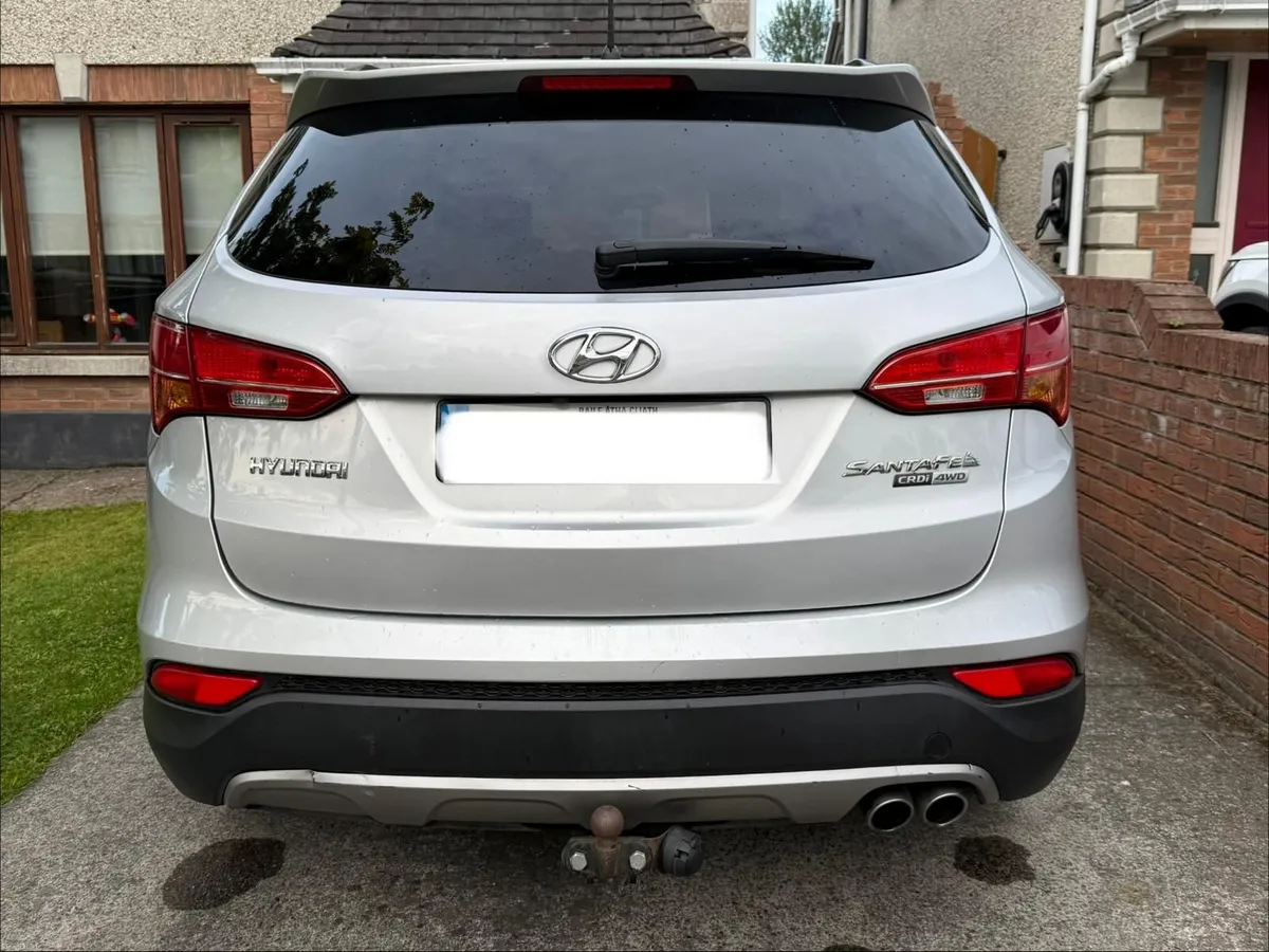 Hyundai Santa Fe 2014 - Image 2