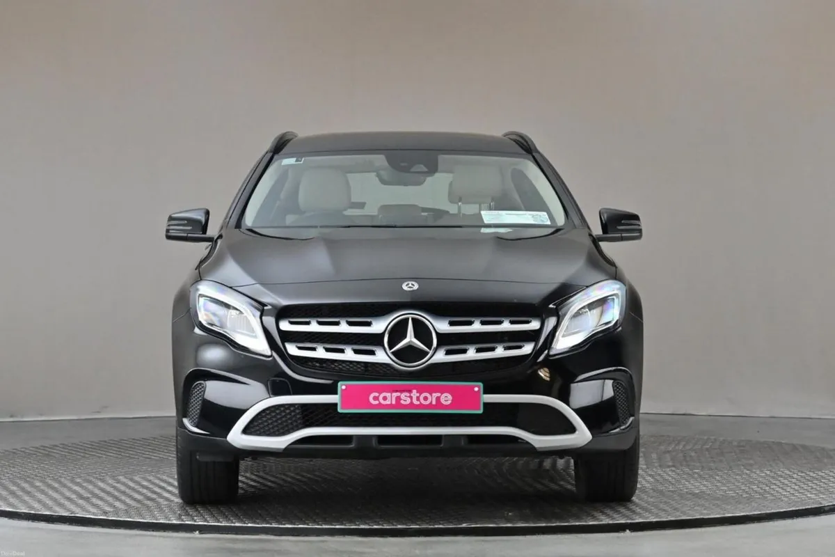 Mercedes-Benz GLA GLA 180 **BEIGE LEATHER** - Image 2