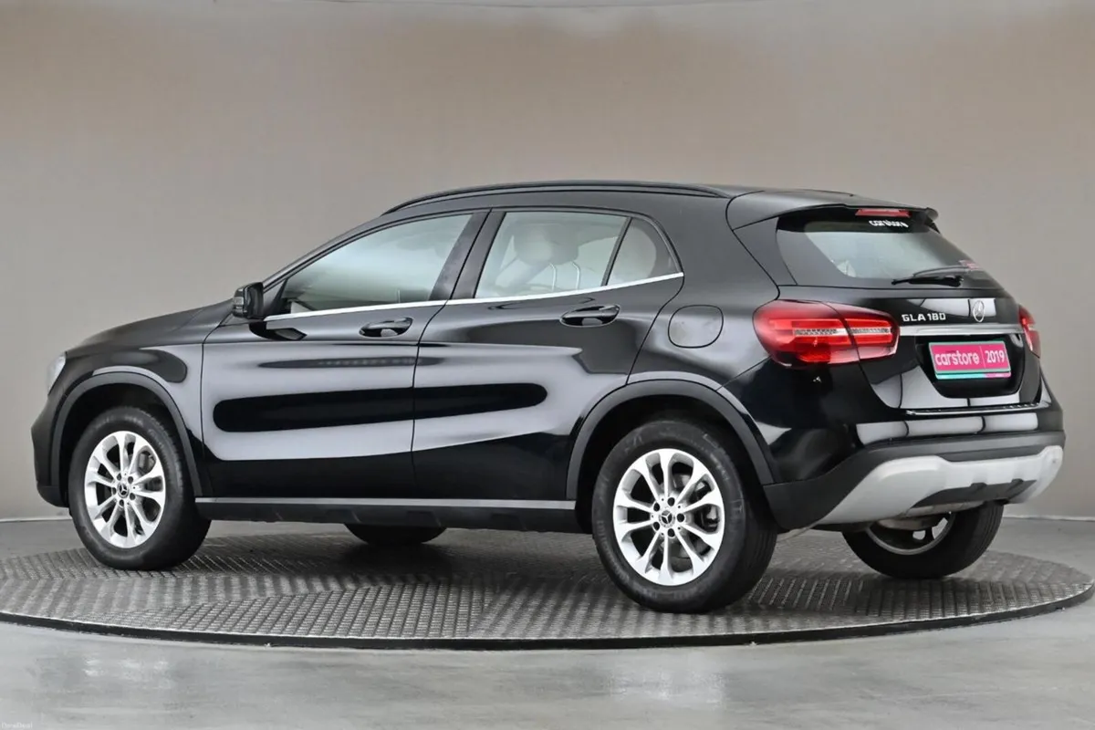 Mercedes-Benz GLA GLA 180 **BEIGE LEATHER** - Image 6