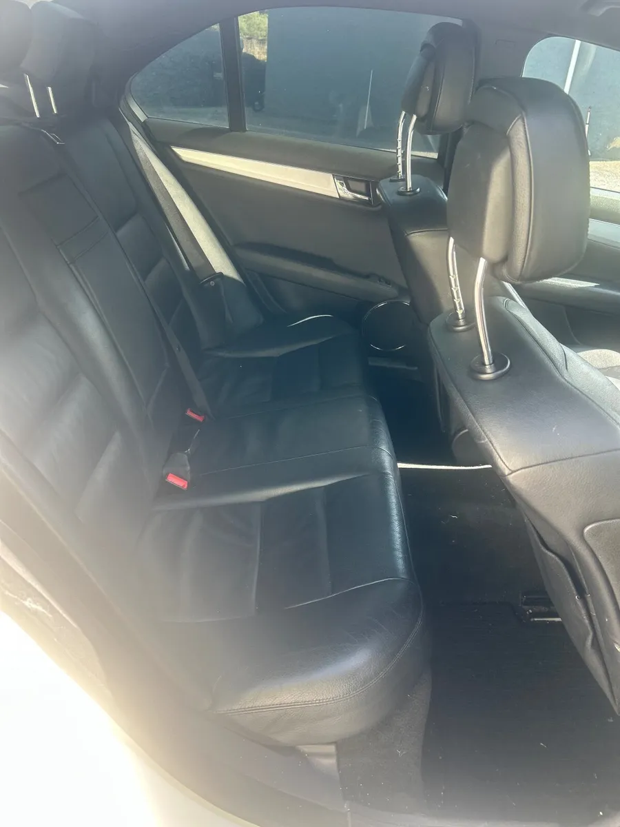 Mercedes-Benz C-Class 2010 - Image 3