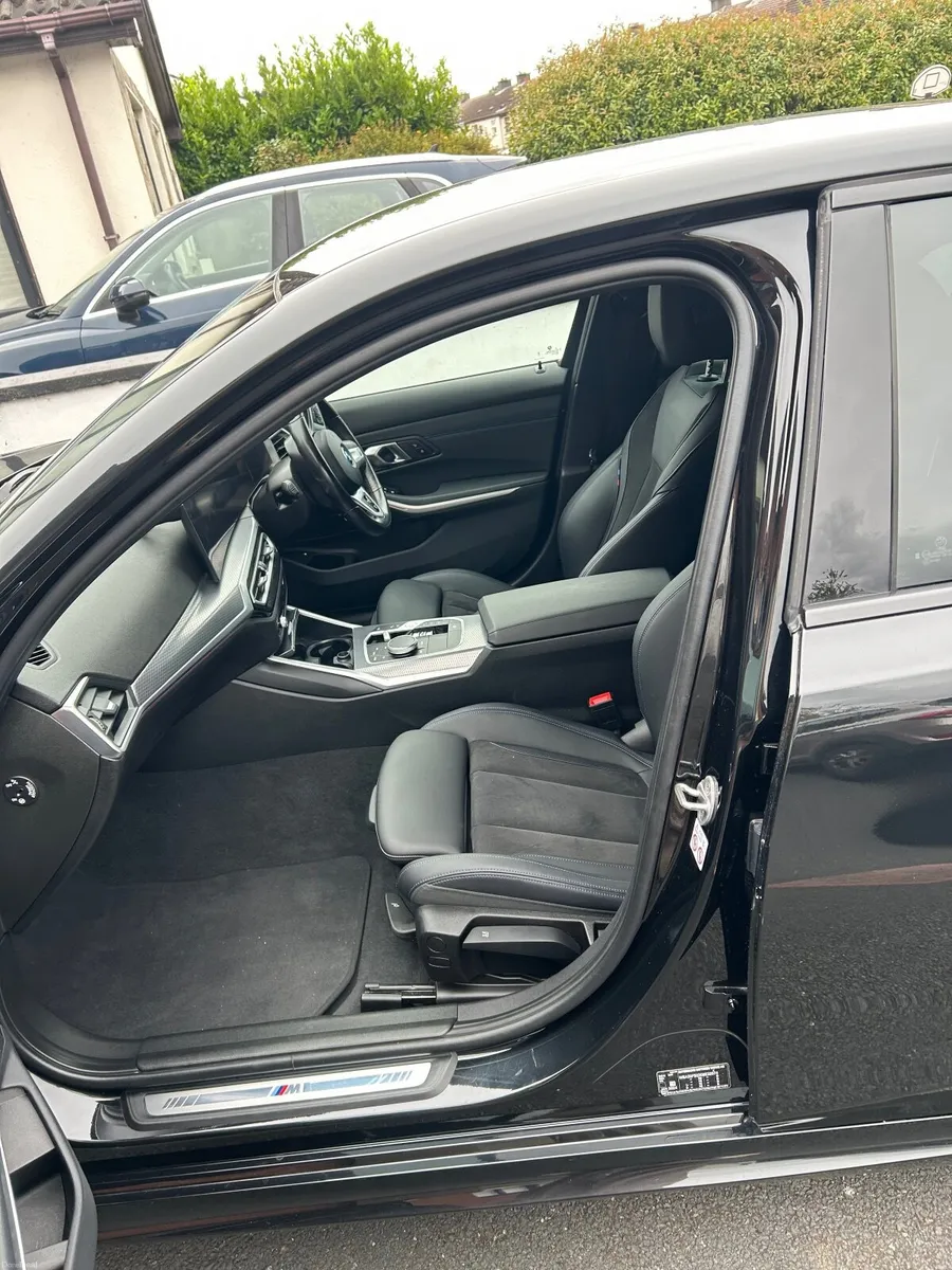 BMW 3-Series 2024 - Image 6