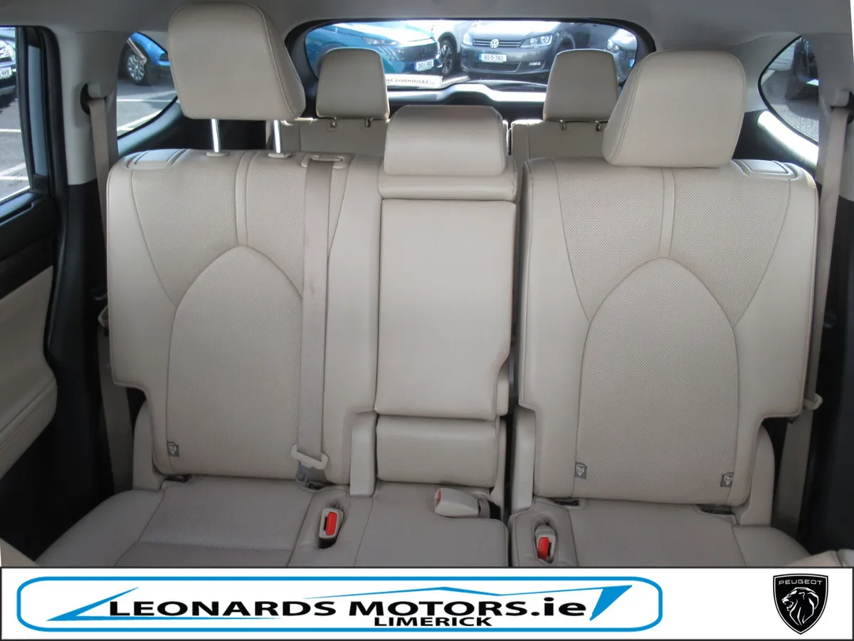 232 Toyota Highlander HYBRID SOL LEATHER 7 SEATER - Image 6