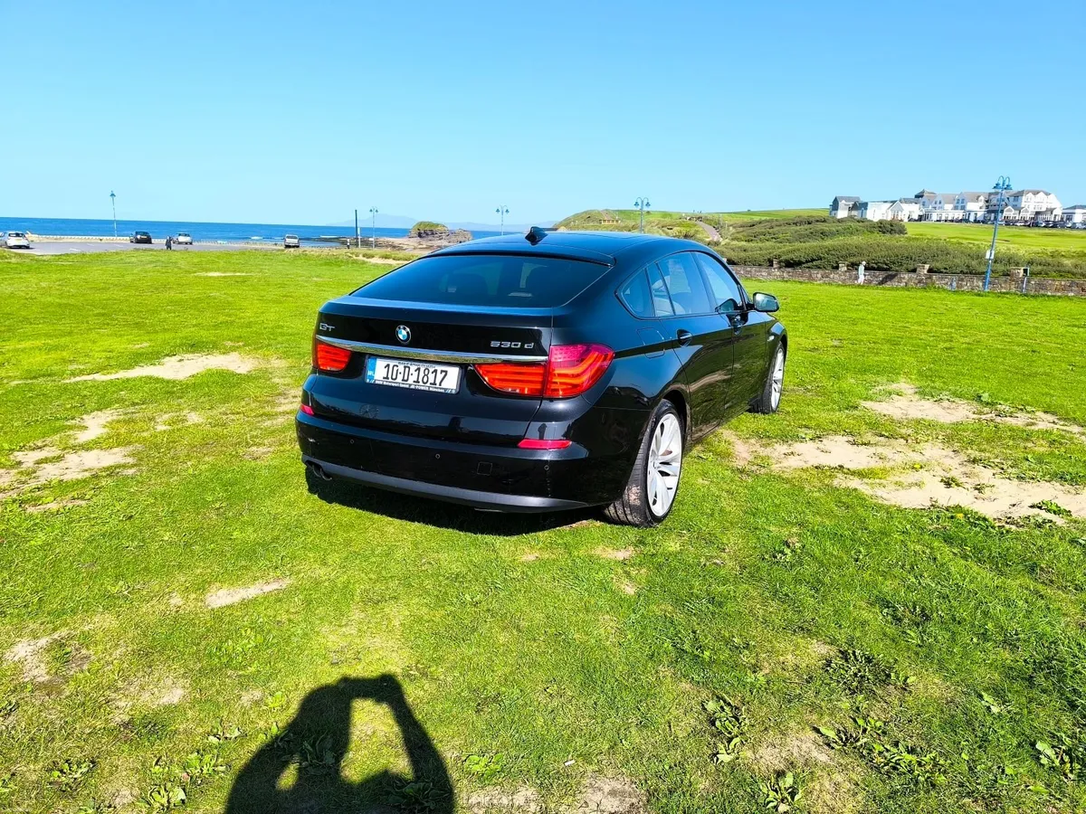 BMW 5-Series 2010 - Image 4