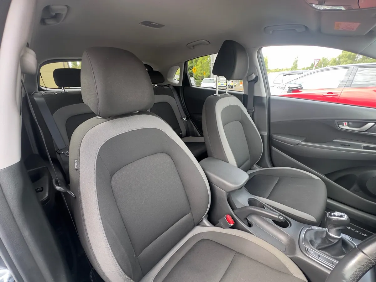 Hyundai KONA Executive 2018 - Image 2
