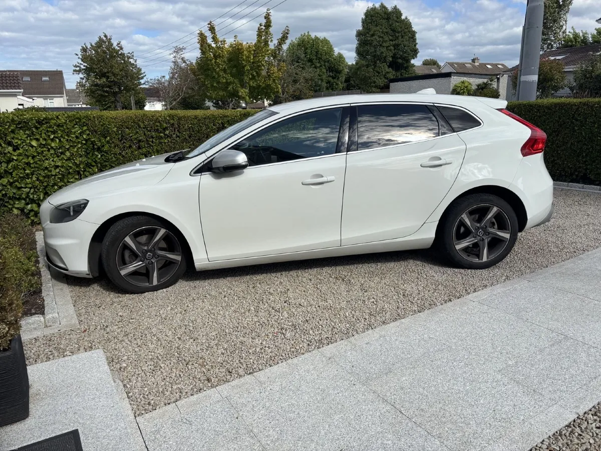 Volvo V40 2016 D2 R-Design ED 5DR - Long NCT 07/27 - Image 1