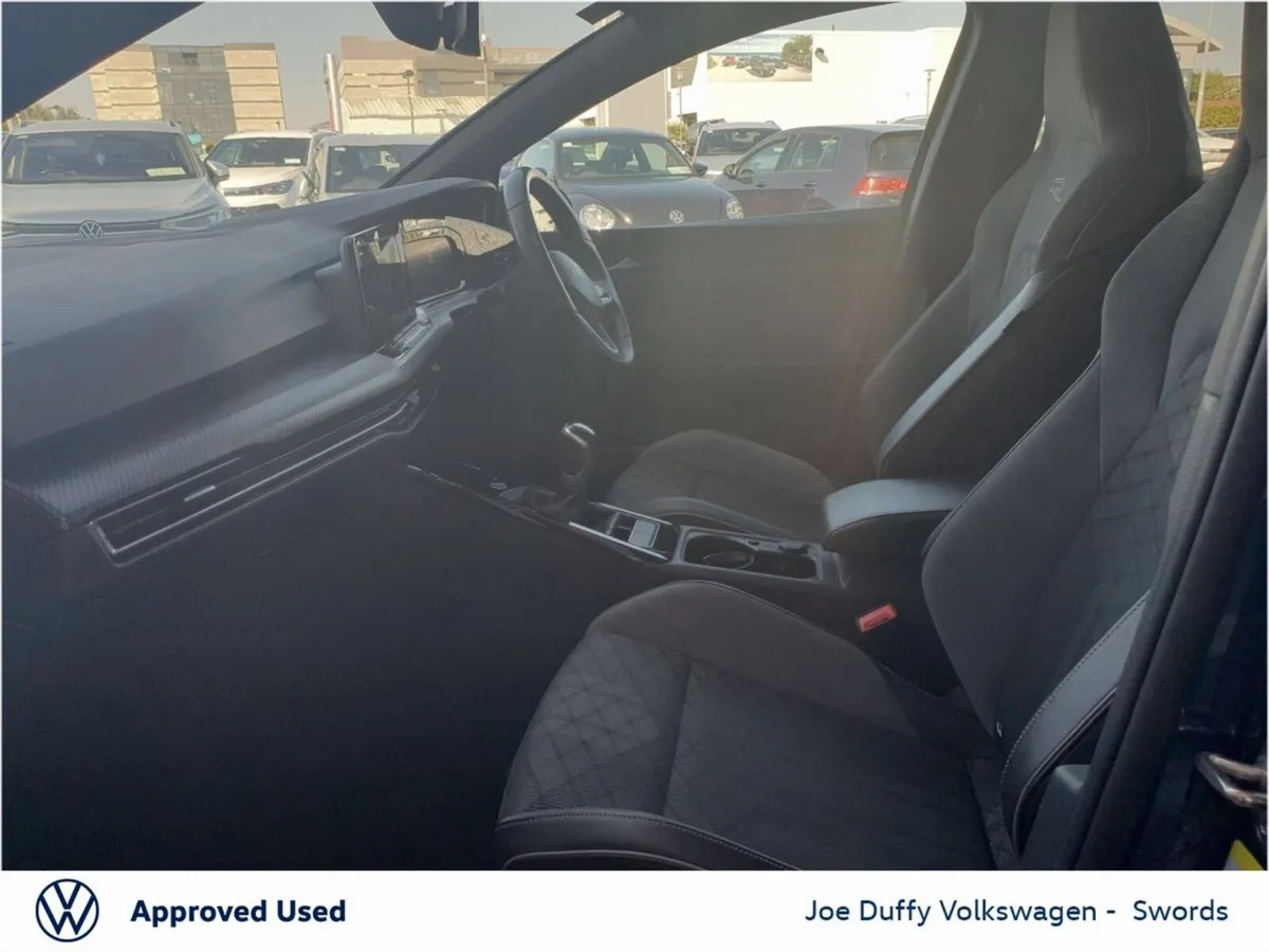 Volkswagen Golf 1.5 TSI 130HP R-Line - Image 3