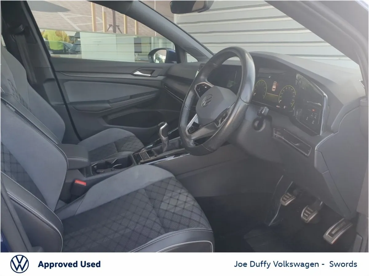 Volkswagen Golf 1.5 TSI 130HP R-Line - Image 5