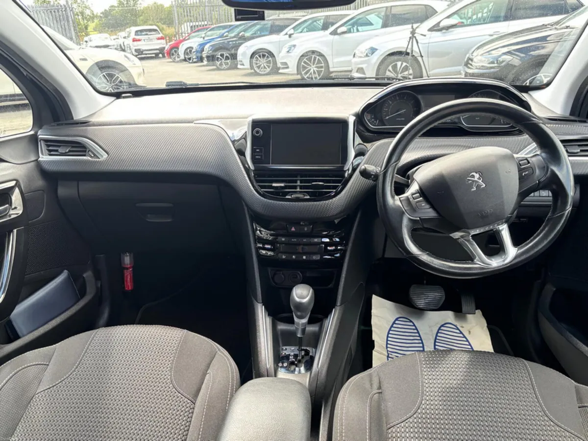 Peugeot 208 Peugeot 208, 1.2 petrol, auto, alloys, - Image 4