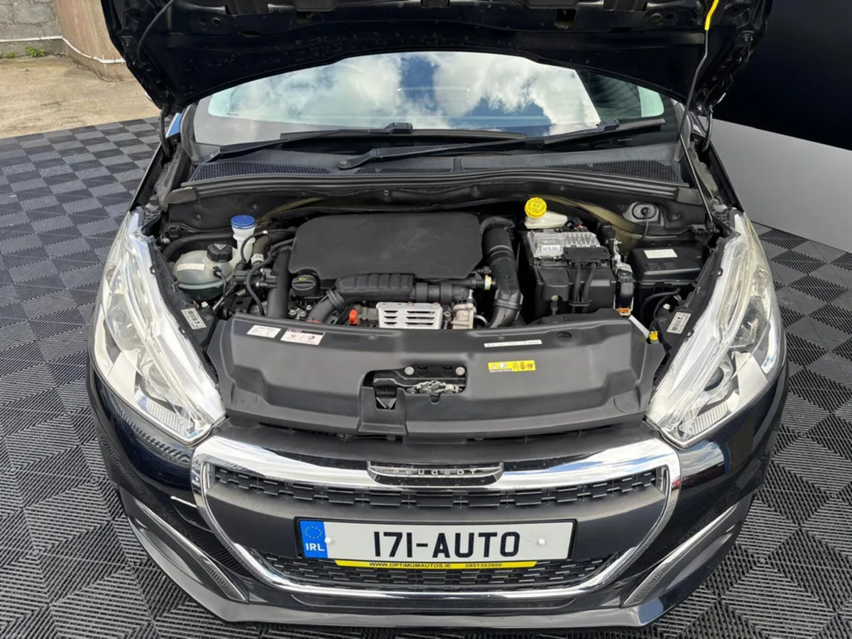 Peugeot 208 Peugeot 208, 1.2 petrol, auto, alloys, - Image 6
