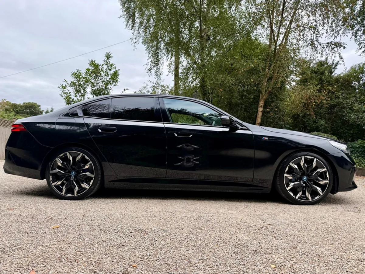 BMW 5-Series 530E M SPORT *Huge Specification...11 - Image 3