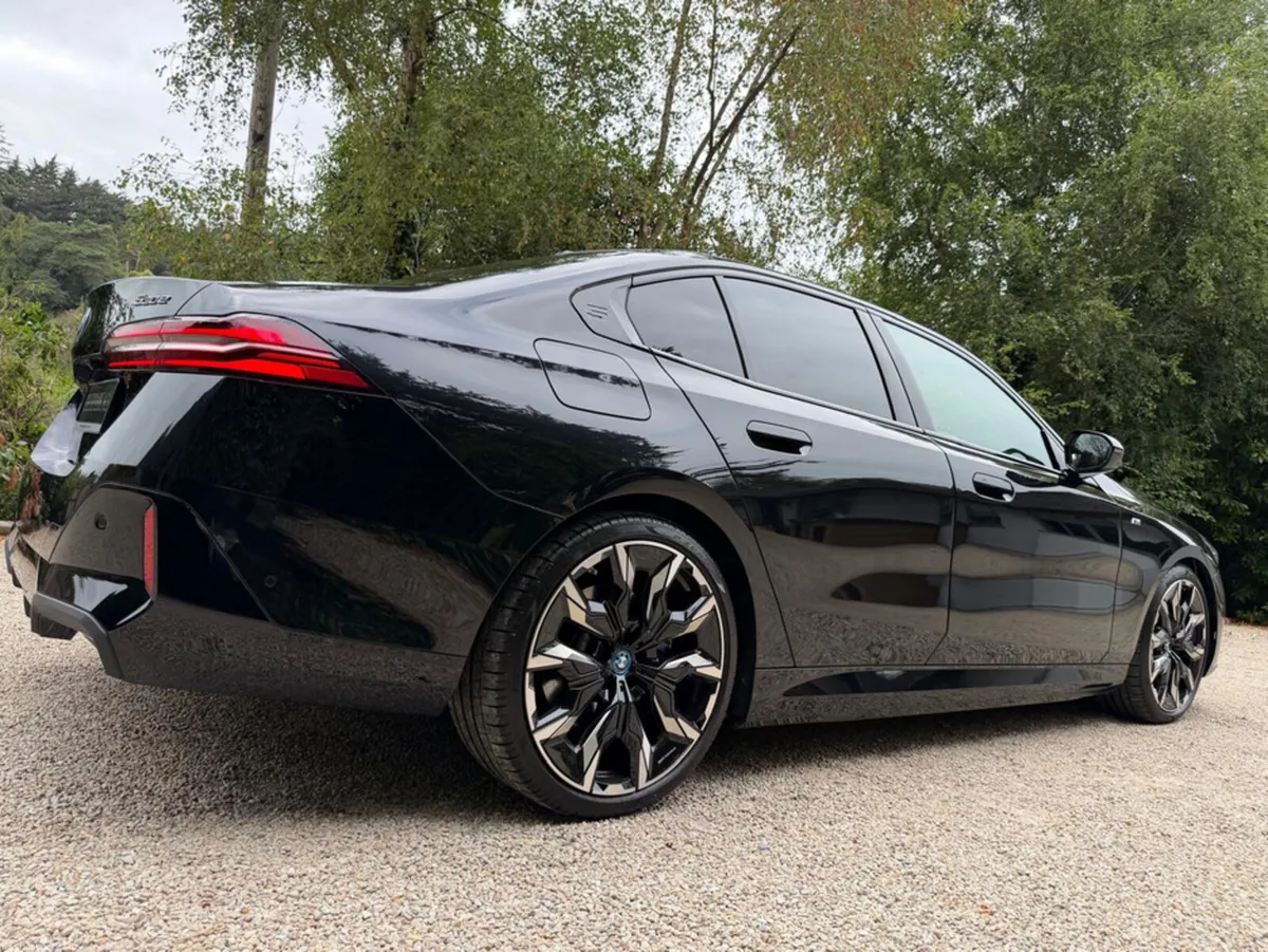 BMW 5-Series 530E M SPORT *Huge Specification...11 - Image 5