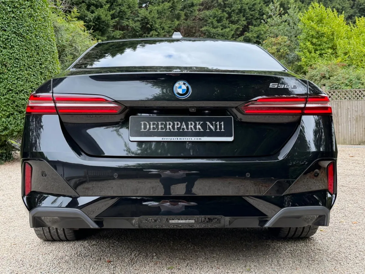 BMW 5-Series 530E M SPORT *Huge Specification...11 - Image 6