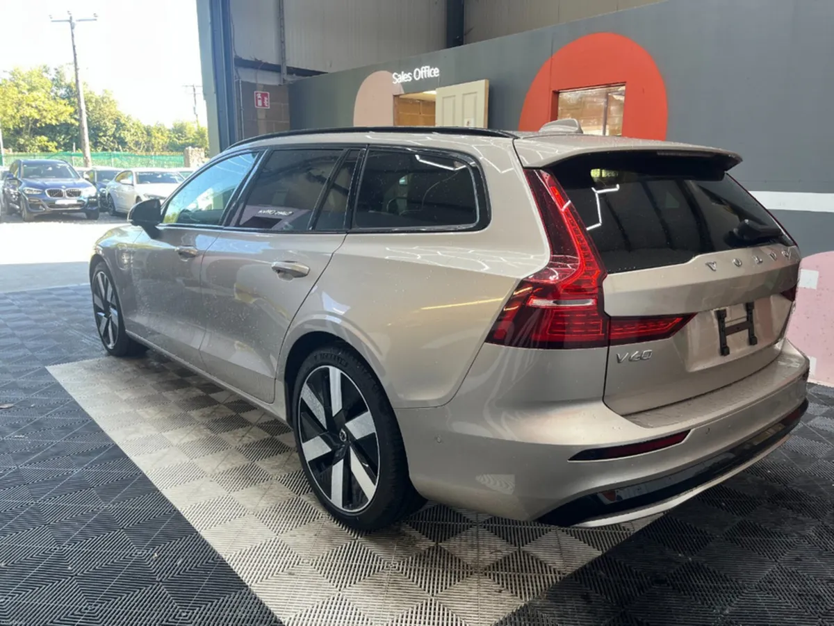 Volvo V60 2025 VOLVO V60 4WD ULTRA T6 AWD PLUG-IN - Image 5