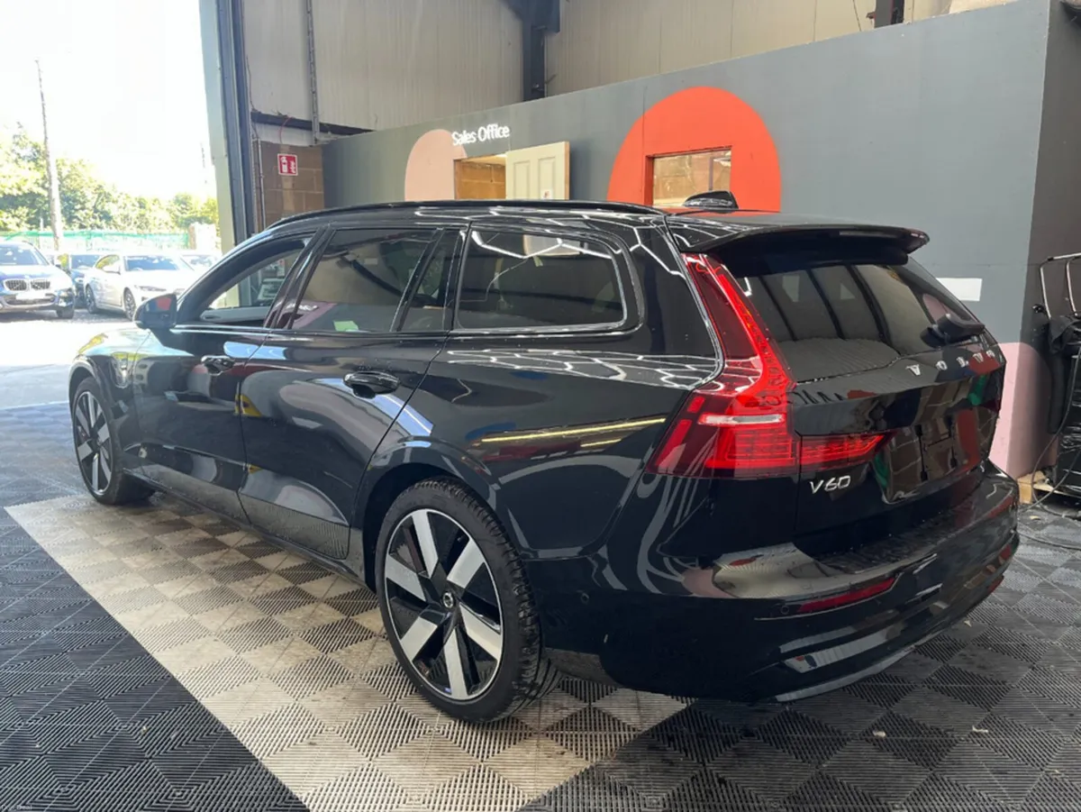 Volvo V60 2025 VOLVO V60 4WD ULTRA T6 AWD PLUG-IN - Image 6